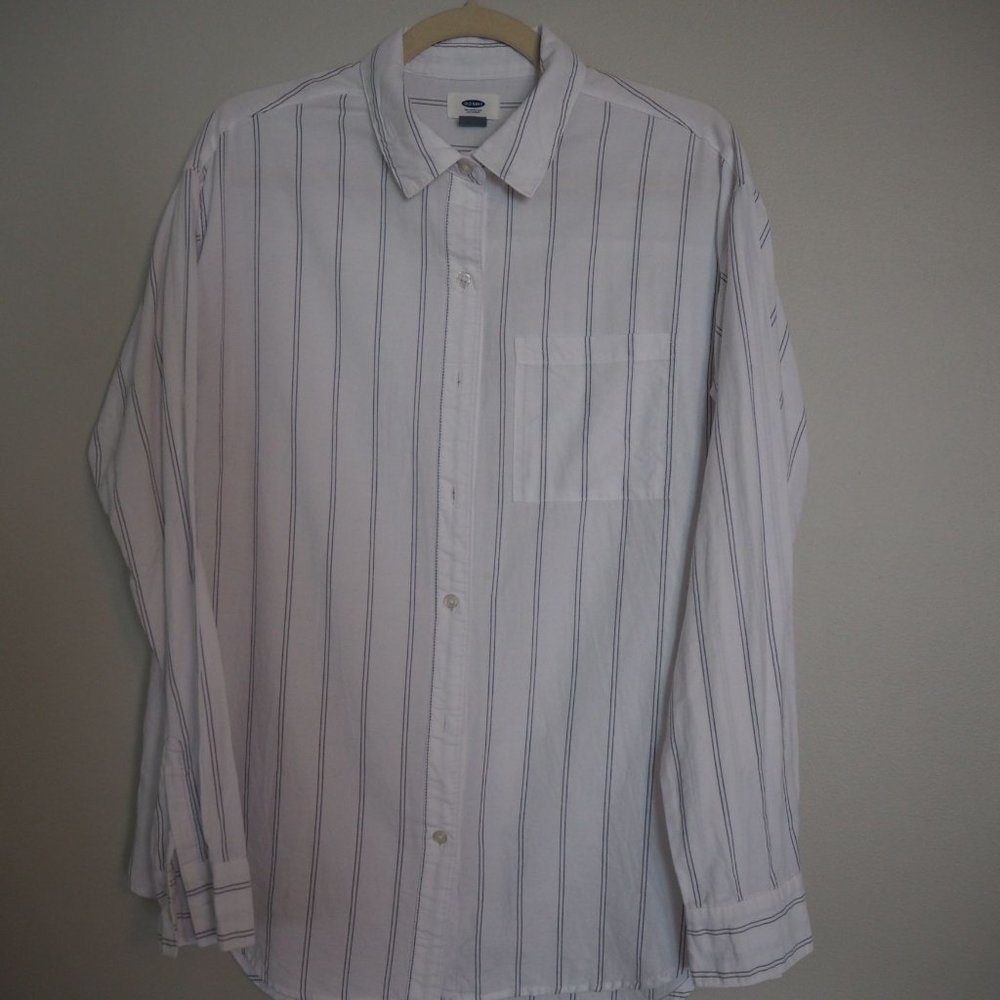 Old Navy Black and White Long Sleeved Button Up M